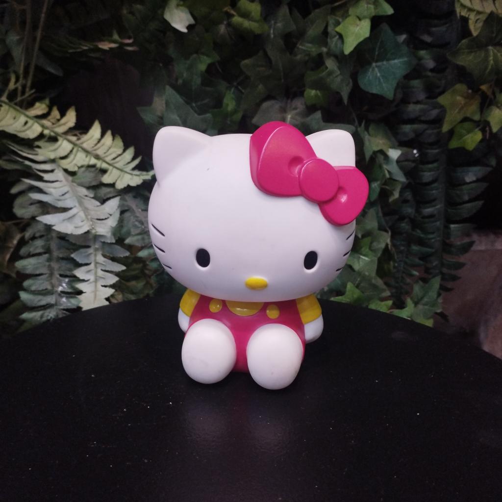 HELLO KITTY SENTADA LAÇO VERMELHO P 14X10