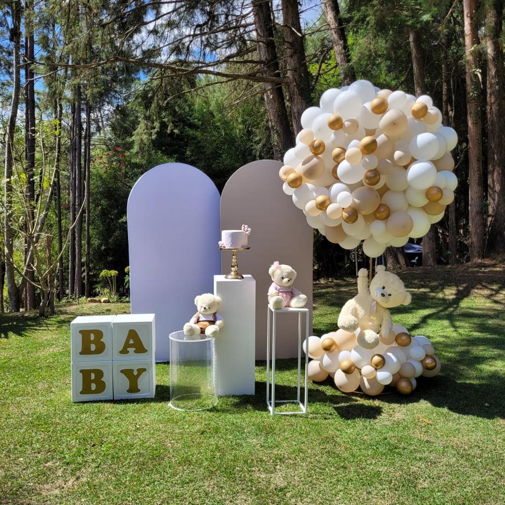 Decoração chá revelação - Bege e branco