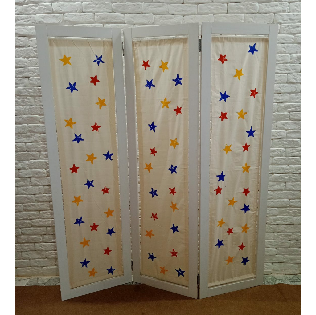 CAPA ESTRELAS COLORIDAS PARA BIOMBO BRANCO VAZADO circo