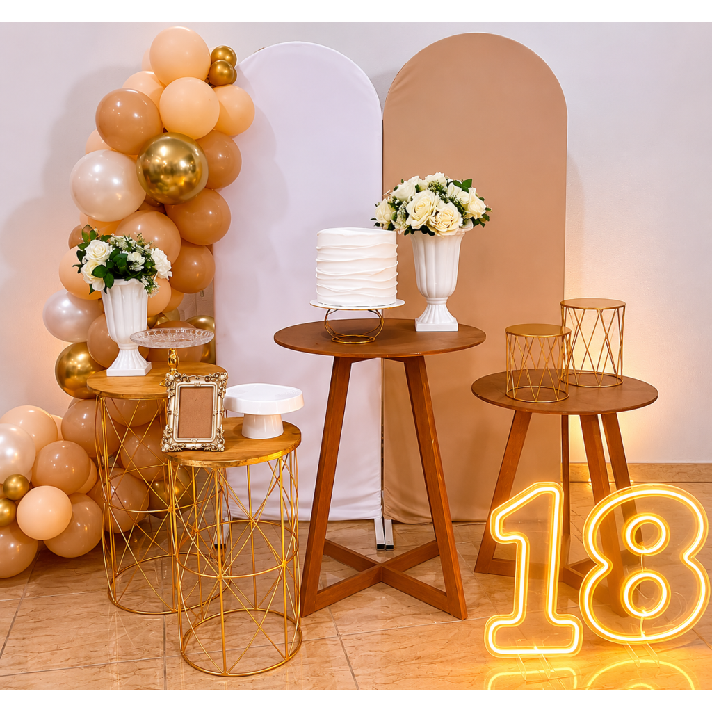 Decoração de festa em dourado e bege